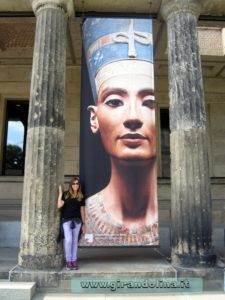 Girandolina all' del Neues Museum con Nefertiti
