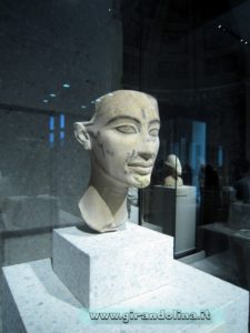 Testa di Nefertiti