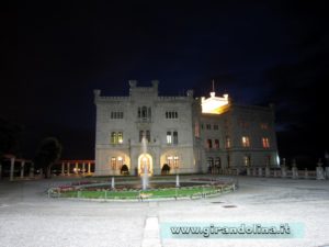 Castello Miramare notturno