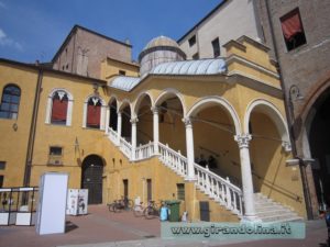 Piazzetta Municipale- Scalinata d'onore