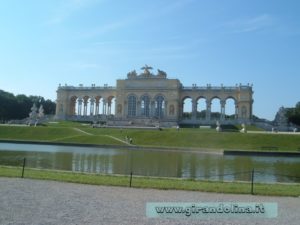 Foto parco del Castello di Schonbrunn, la Gloriette