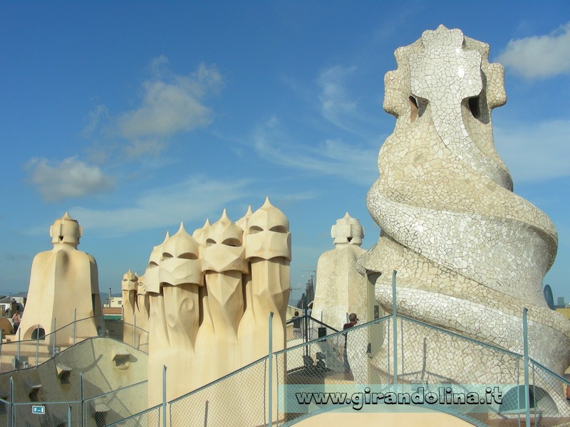 Il tetto con i caratteristici camini di Casa Milà ’, opera di Gaudì