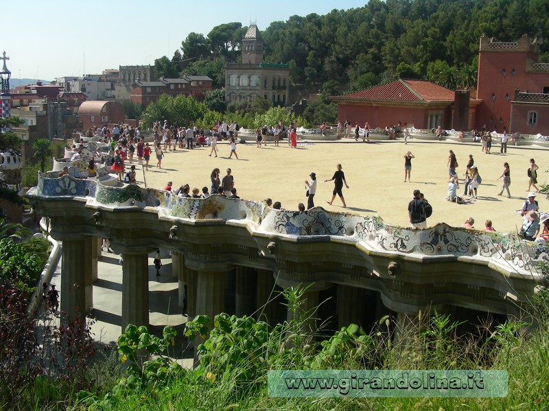 Parc Guell , la panchina più lunga al mondo