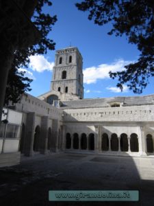 Il Chiostro della Chiesa Eglise St Trophime