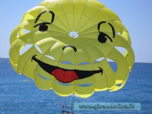Il paracadute acquatico, sulla spiaggia di Nizza