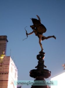 La statua dell 'Eros in Piccadilly Circus