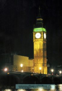 La Torre di Londra in notturna