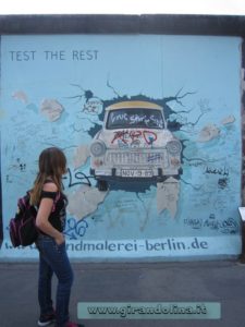 Berliner-Mauer-Trabant