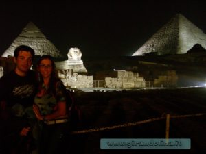 Piramidi Giza bynight Egitto
