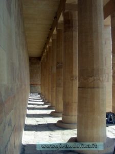 Tempio Hatshepsut colonnato Egitto.