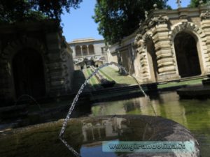 Palazzo Farnese Caprarola, la fontana nel parco