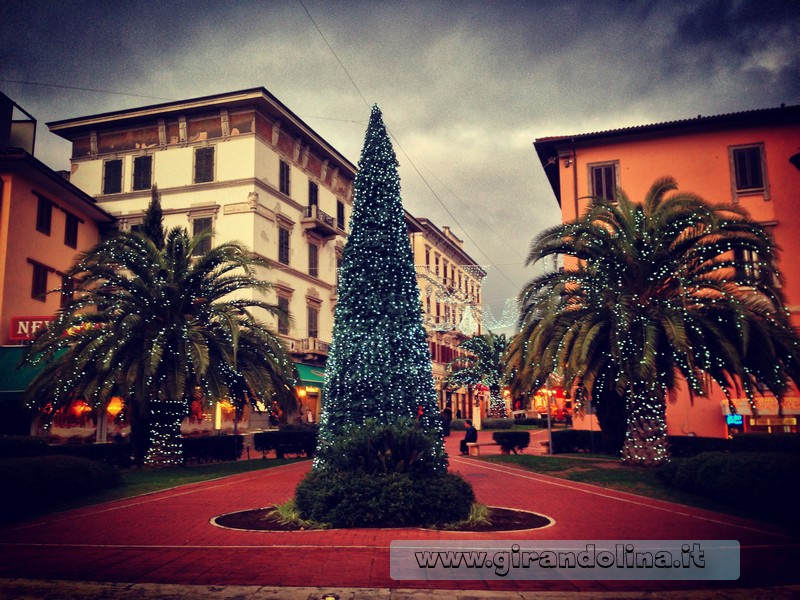 Il centro storico di Montecatini Terme, addobbato a festa