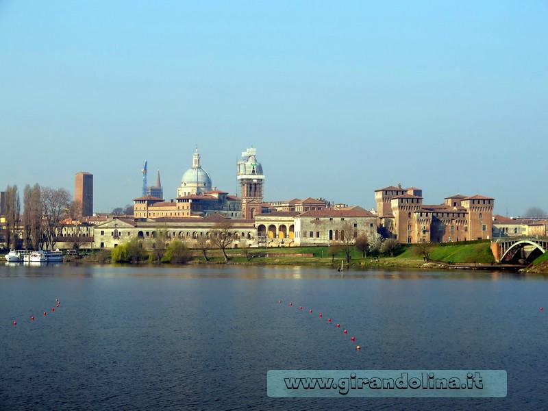 Panorama di Mantova dal Campo Canoe, in zona Sparafucile