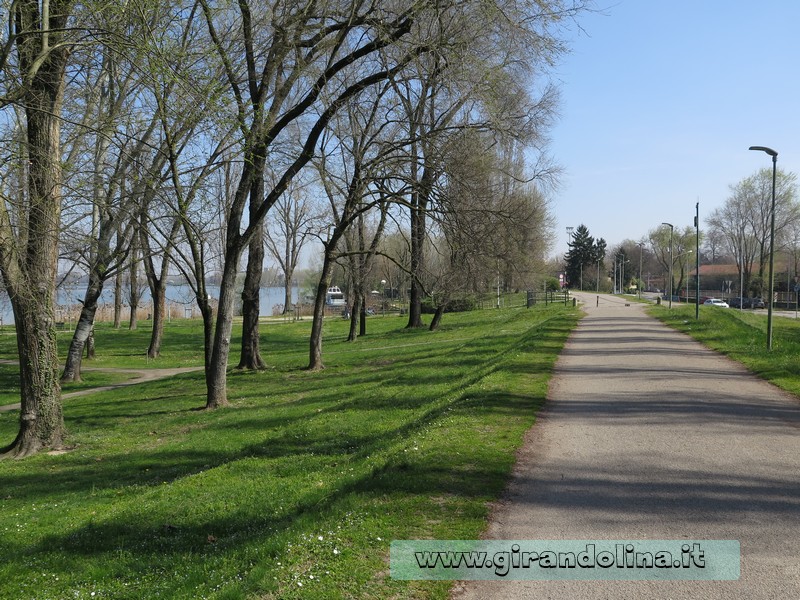 La pista ciclabile nel Lungo Lago