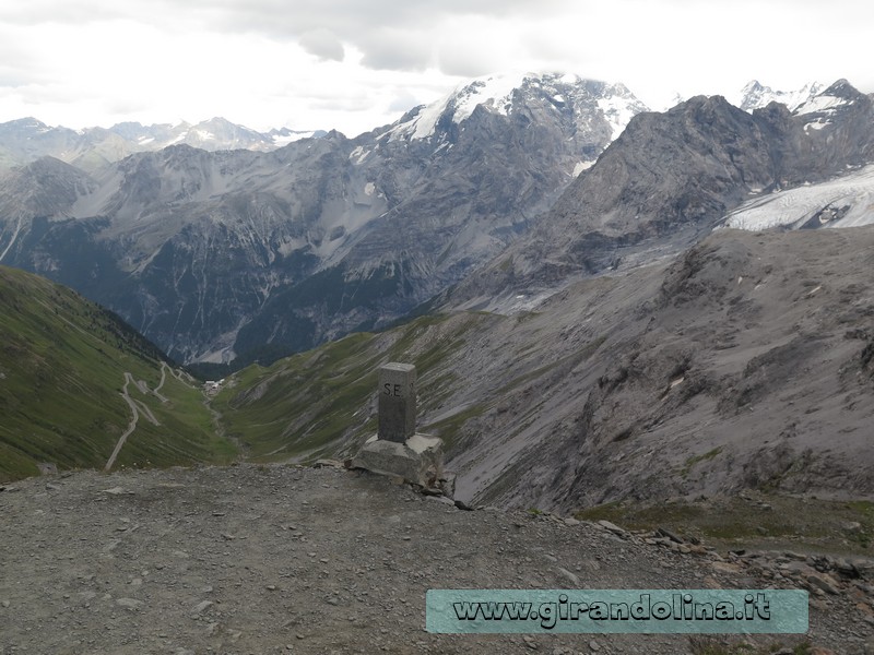 Il Cippo di Confine al Rifugio Garibaldi