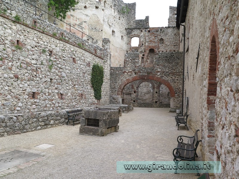 Castello di Avio, entrata al Palazzo Baronale