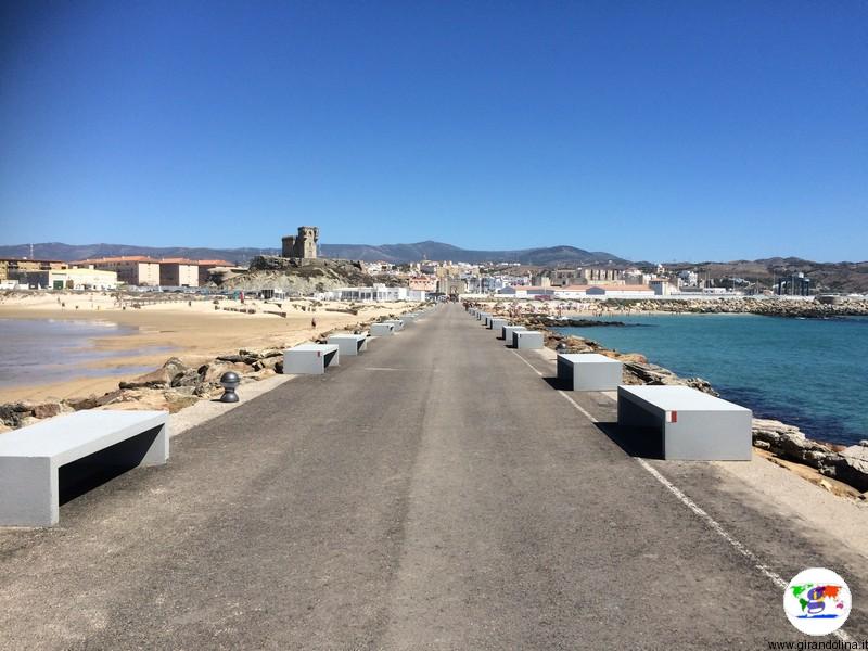 Tarifa, a sinistra l'Oceano Atlantico, a destra il Mar Mediterraneo