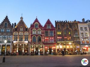 Piazza Burg di Bruges al tramonto