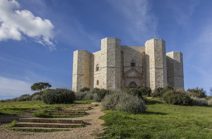 Castel Del Monte (ph Skyscanner)