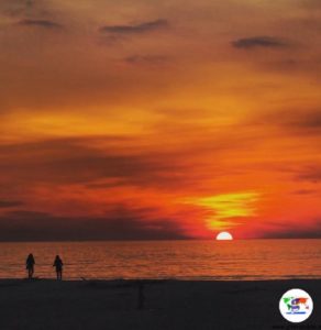 Il tramonto sul mare di Viareggio