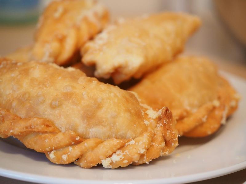 Empanadas (ph skyscanner)