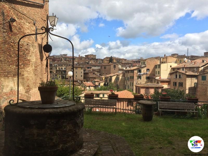 Il Vicolo delle Carrozze durante il trekking urbano Siena Francigena