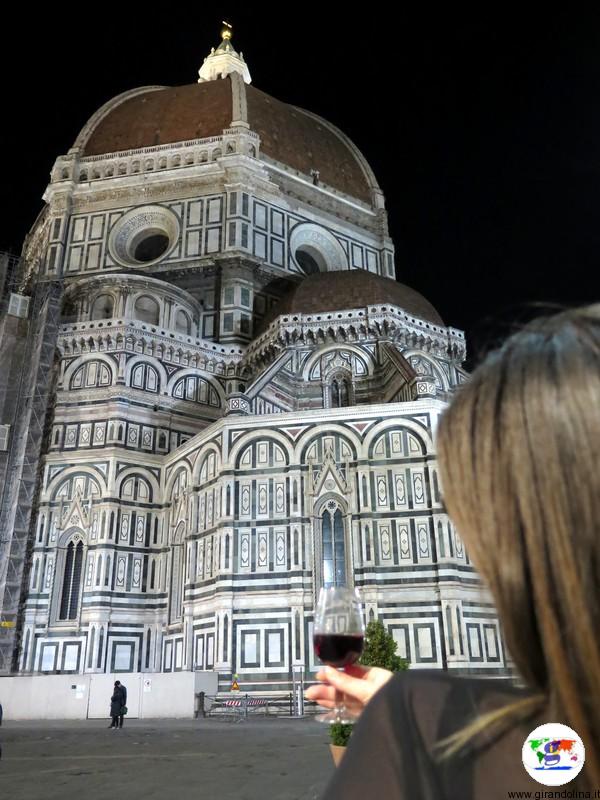 Un calice di Vino in Piazza Duomo a Firenze