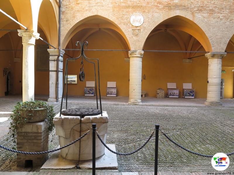 Il Castello di Gradara, il Cortile interno