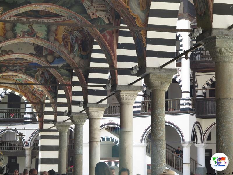 Monastero di Rila e le arcate della chiesa