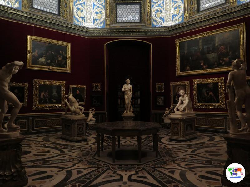 La Tribuna all'interno della Galleria degli Uffizi