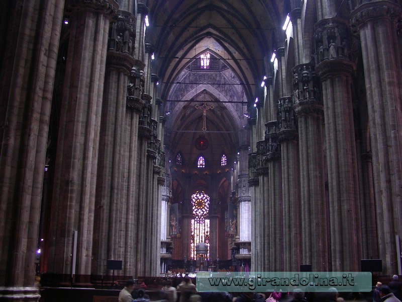 Interno Navata del Duomo do Milano