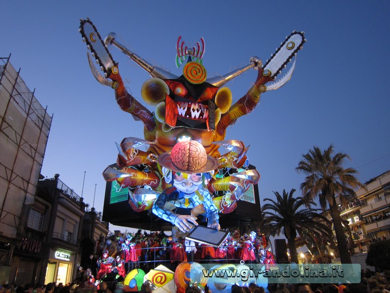 I carri del Carnevale di Viareggio by night