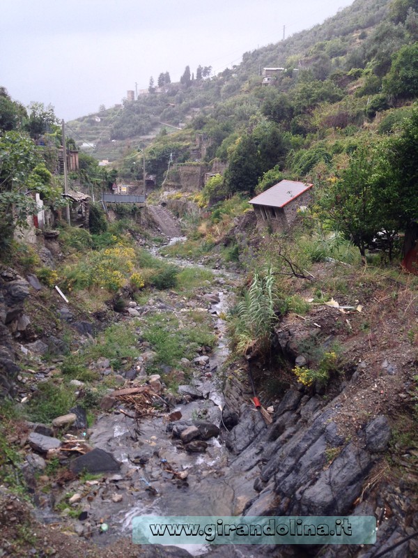 L' inizio della frana dell'alluvione di Vernazza