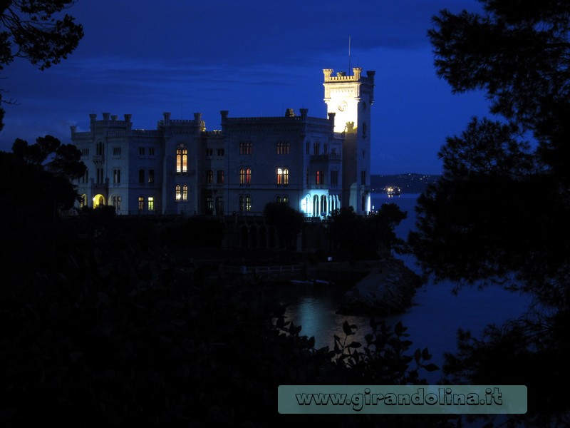 Tramonto dai giardini del Castello Miramare  - castelli a Trieste