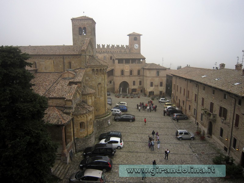 La Piazza Monumentale di Castell'Arquato, vista dalla Rocca Viscontea