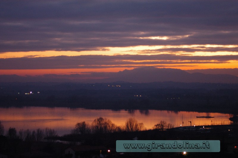 Tramonto sul lago Trasimeno