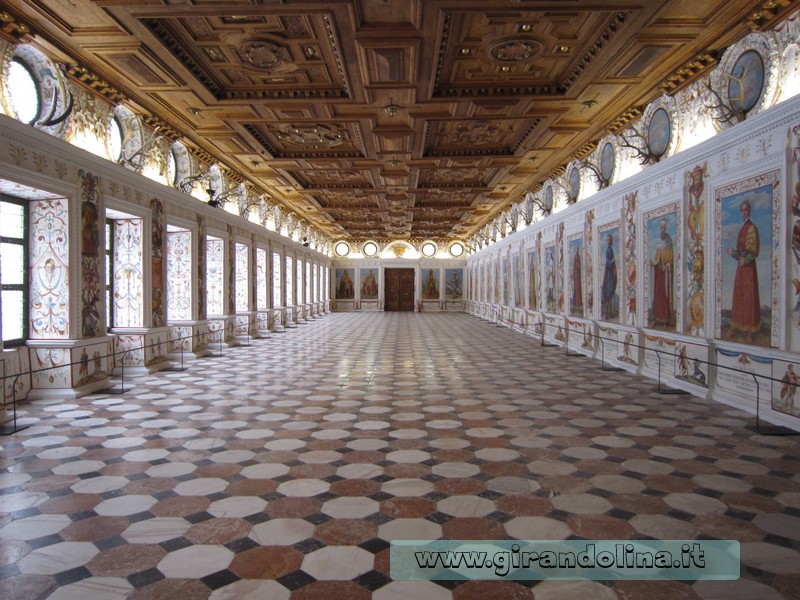 Interno Schloss Ambras, la Sala Spagnola