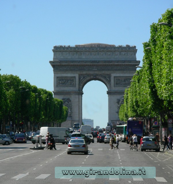 Parigi in pullman -Gli Champs Elisees con l' Arco di Trionfo sullo sfondo