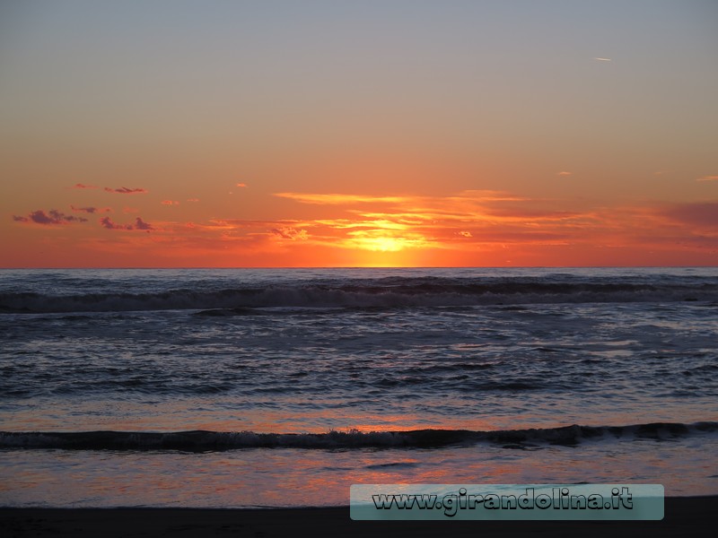 Il tramonto del mare in Versilia