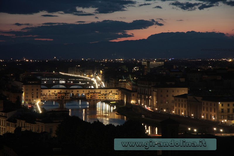 Firenze e il Ponte Vecchio, al tramonto, veduta dal Piazzale Michelangelo