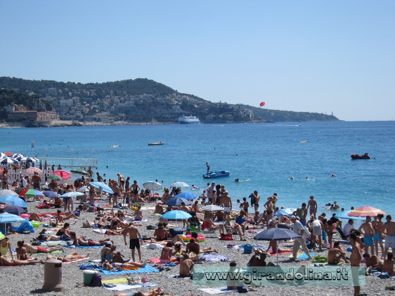  Nizza cosa vedere, la sua spiaggia