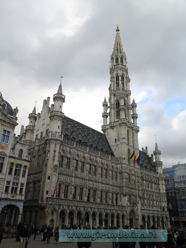 L' Hotel de Ville, in Grand Place - Bruxelles
