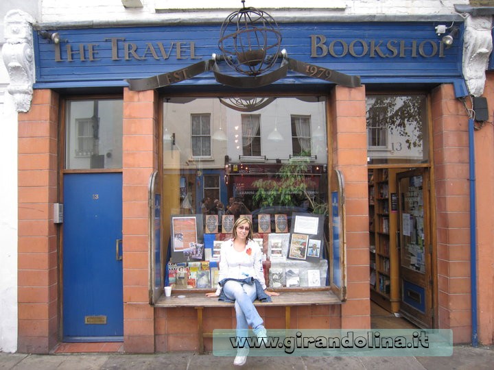 Girandolina davanti alla libreria del film Notting Hill