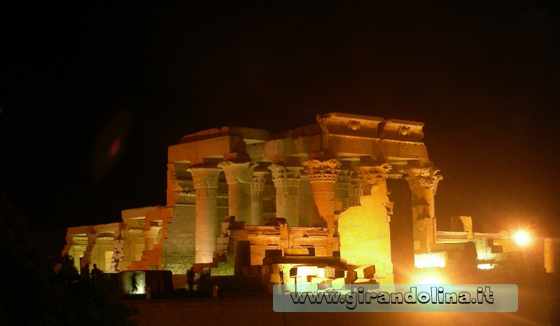 Tempio-KomOmbo-notturna-Egitto