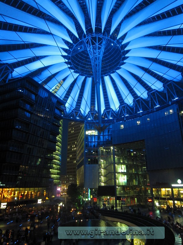 Tendone-blu-Sony Center- Berlino