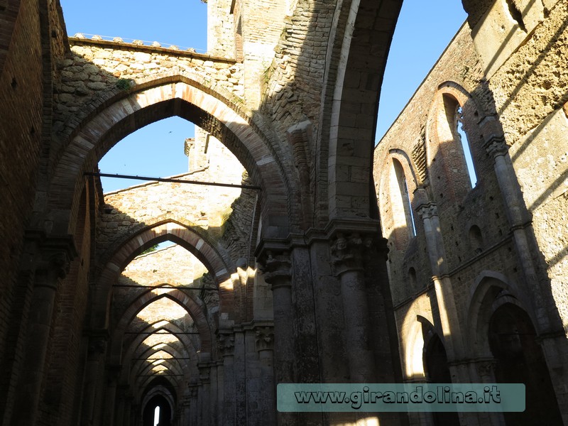 Val d'Orcia -Abbazia San Galgano il tetto mancante