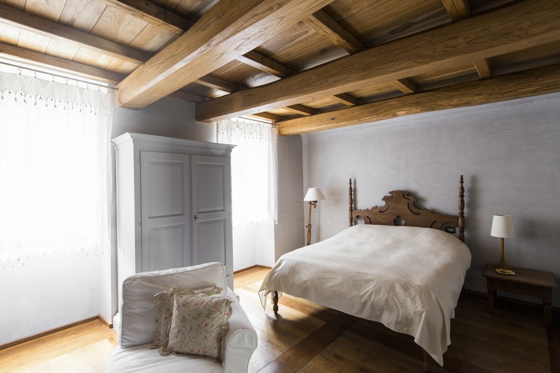 Il nostro tour della Tuscia : Detail of a bedroom at Residenza Farnese,Farnese