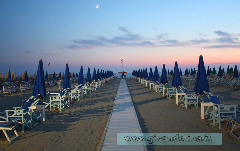 spiaggia-tramonto-viareggio