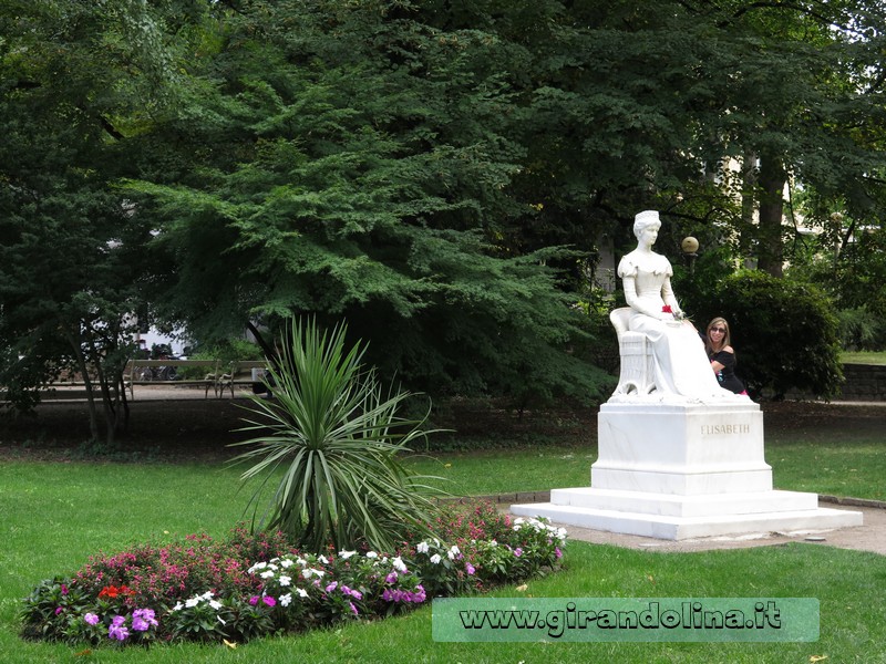 La statua di Sissi a Merano