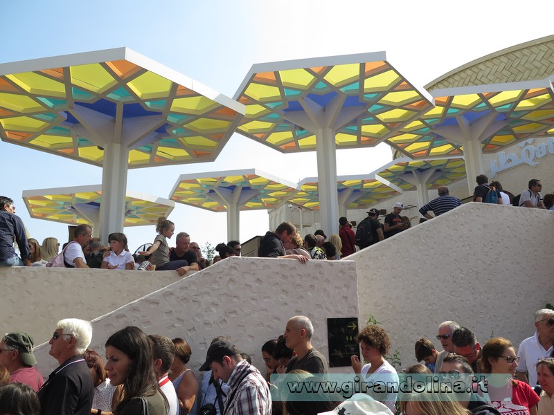 La fila al padiglione del Qatar